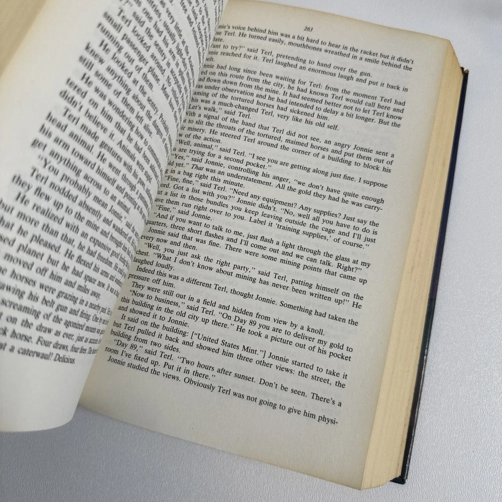 L. Ron‎ Hubbard BATTLEFIELD EARTH Hardcover 1982 Vintage Sci-Fi Fiction